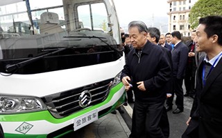 久久為功 金旅客車投身“四好農(nóng)村路”