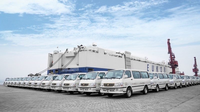 揚帆起航  1000輛金旅輕客駛向埃及