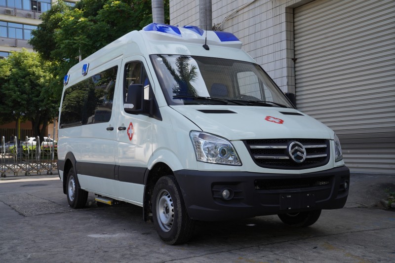 戰(zhàn)疫急先鋒——金旅領特負壓救護車