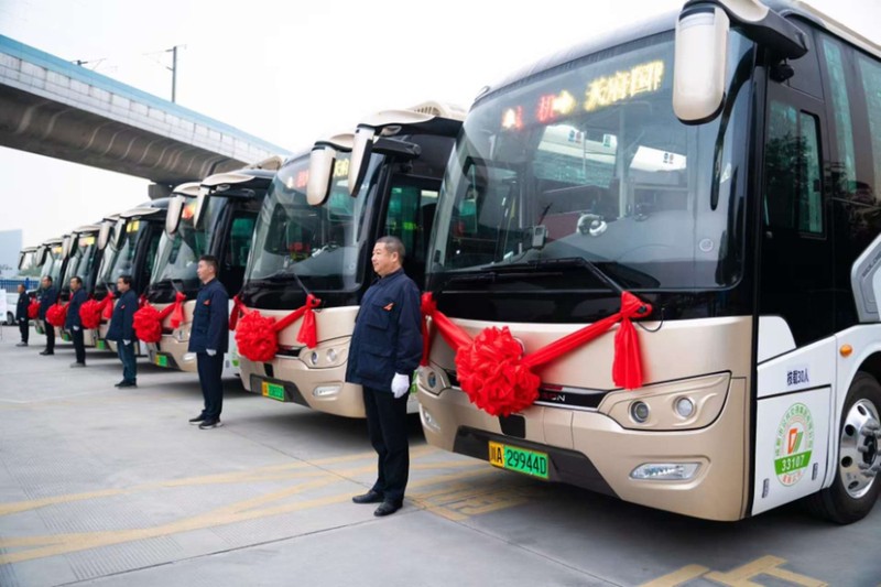 天府機(jī)場公交專線車輛升級：30輛金旅客車投入運(yùn)營
