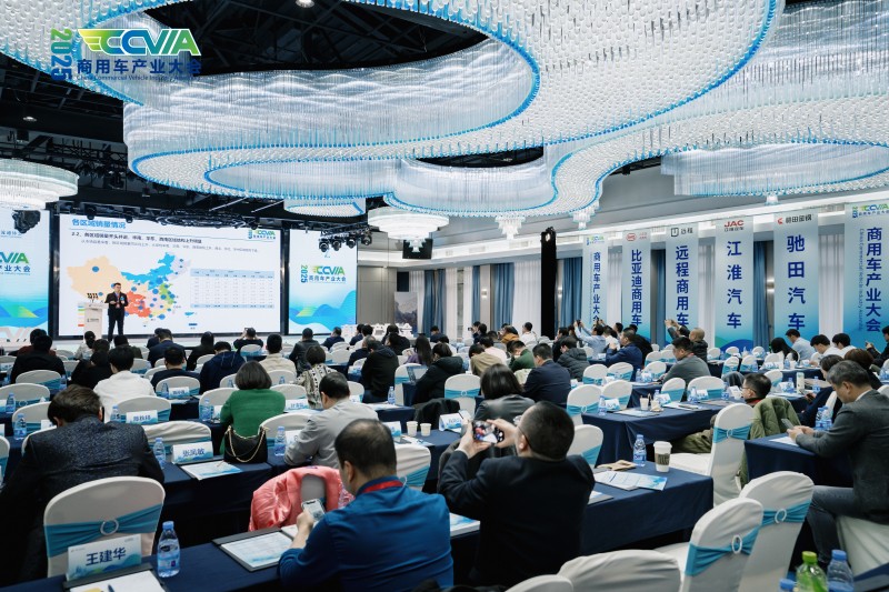 2025商用車產業(yè)大會聚焦新能源客車出口，金旅再成行業(yè)典范