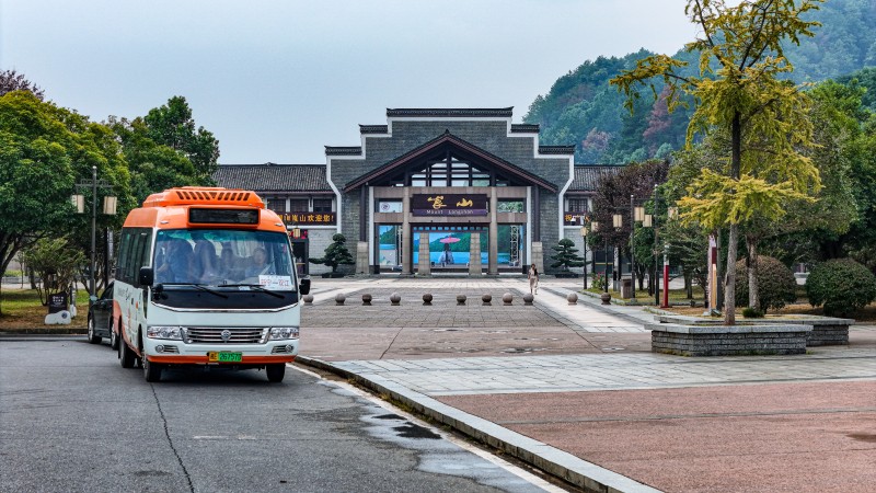 金旅化身“帶貨專車”！湖南新寧駛進(jìn)鄉(xiāng)村幸福車